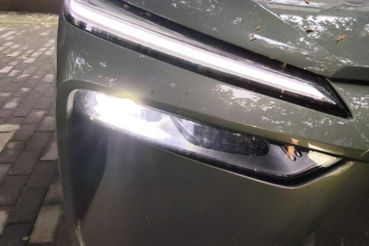 Used Wey Lanshan 2025 Four-Wheel Drive Max Right Front Headlight
