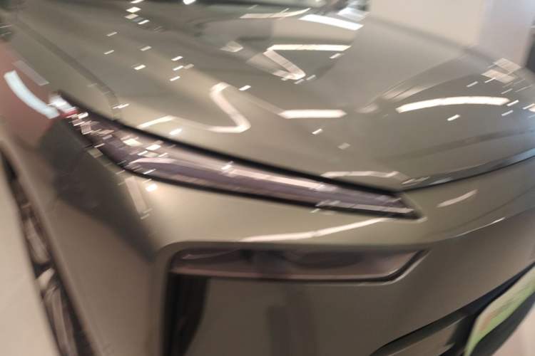 Used Wey Lanshan 2025 Four-Wheel Drive Max Right Front Headlight
