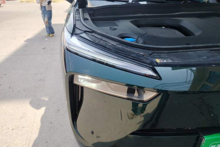 Used Wey Lanshan 2025 Four-Wheel Drive Max Right Front Headlight