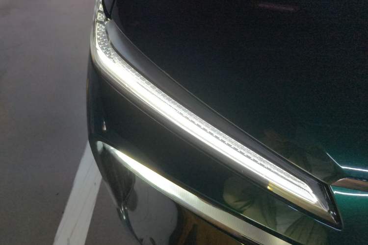 Used Wey Lanshan 2025 Four-Wheel Drive Ultra Right Front Headlight