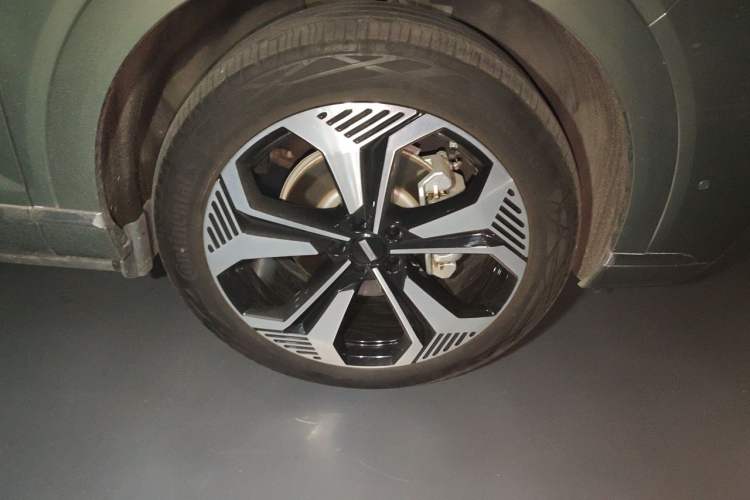Used Wey Lanshan 2025 Four-Wheel Drive Ultra Right Front Wheel Hub