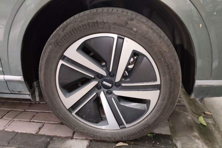 Used Wey Lanshan 2025 Four-Wheel Drive Max Right Front Wheel Hub