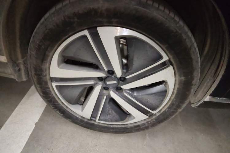 Used Wey Lanshan 2025 Four-Wheel Drive Max Right Front Wheel Hub