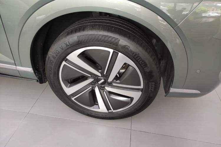 Used Wey Lanshan 2025 Four-Wheel Drive Ultra Right Front Wheel Hub