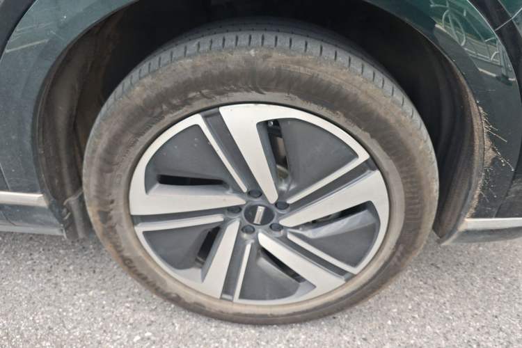 Used Wey Lanshan 2025 Four-Wheel Drive Max Right Front Wheel Hub