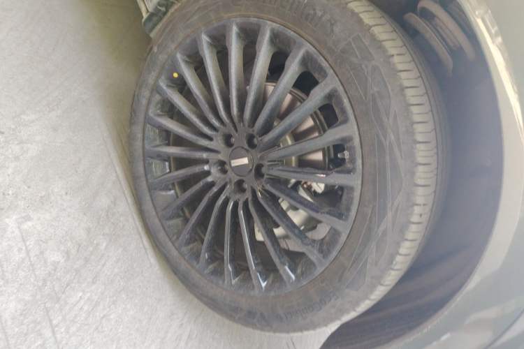 Used Wey Lanshan 2025 Four-Wheel Drive Max Right Front Wheel Hub