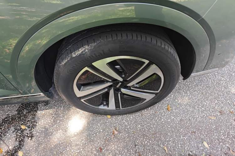 Used Wey Lanshan 2025 Four-Wheel Drive Max Right Front Wheel Hub