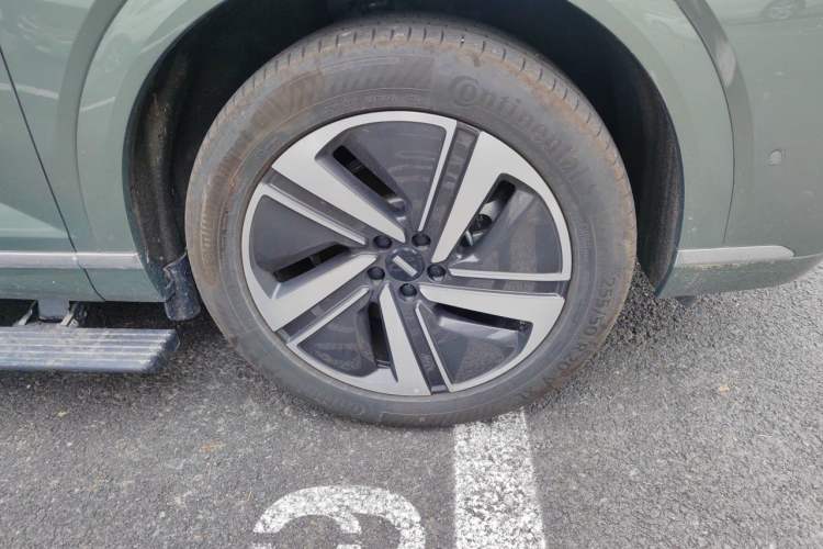 Used Wey Lanshan 2025 Four-Wheel Drive Max Right Front Wheel Hub