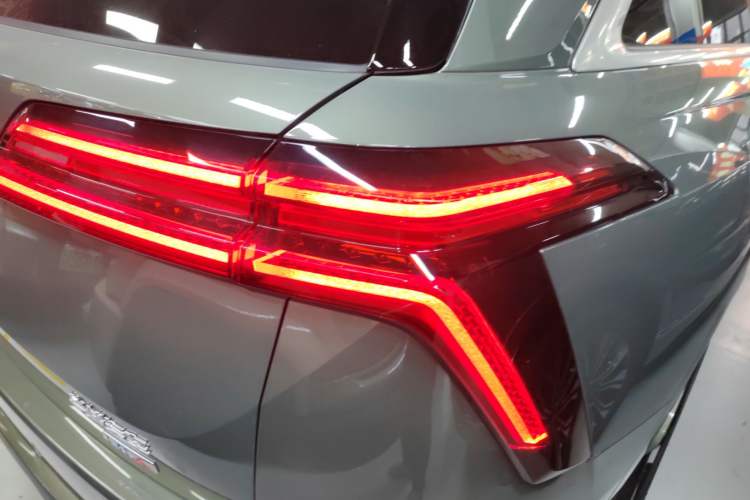 Used Wey Lanshan 2025 Four-Wheel Drive Ultra Right Rear Taillight