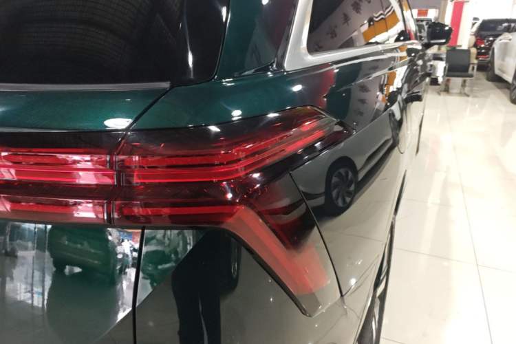 Used Wey Lanshan 2025 Four-Wheel Drive Max Right Rear Taillight