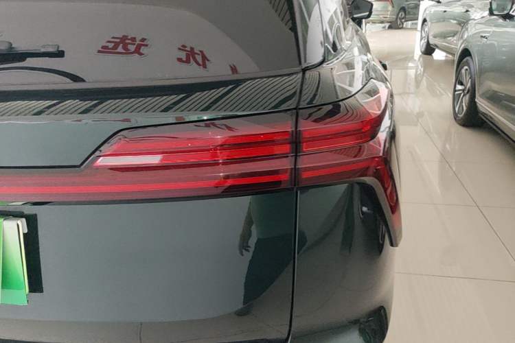 Used Wey Lanshan 2025 Four-Wheel Drive Max Right Rear Taillight
