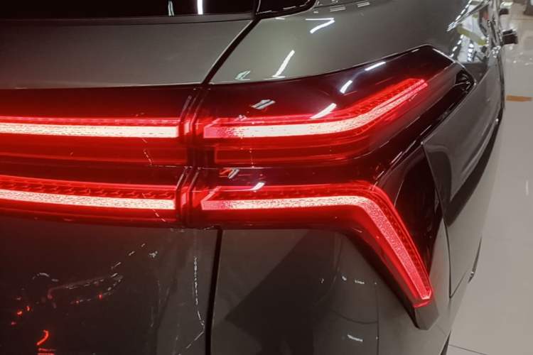 Used Wey Lanshan 2025 Four-Wheel Drive Ultra Right Rear Taillight