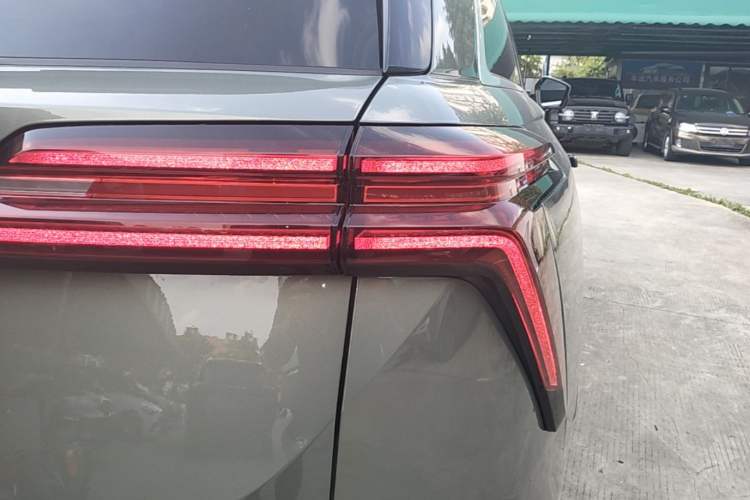 Used Wey Lanshan 2025 Four-Wheel Drive Ultra Right Rear Taillight