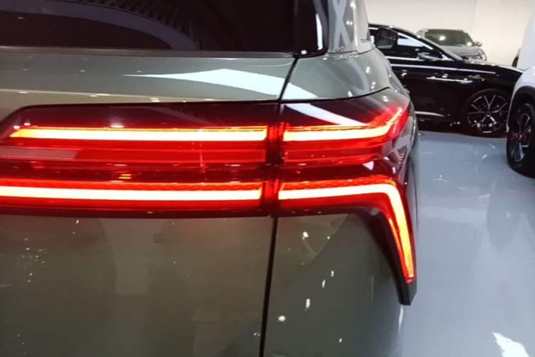 Used Wey Lanshan 2025 Four-Wheel Drive Max Right Rear Taillight
