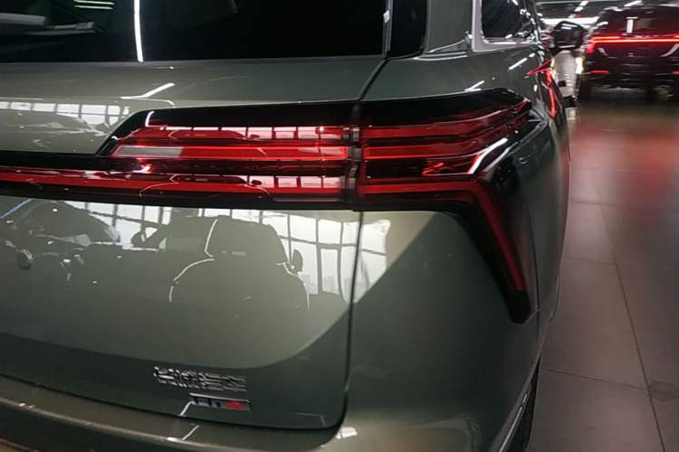 Used Wey Lanshan 2025 Four-Wheel Drive Max Right Rear Taillight