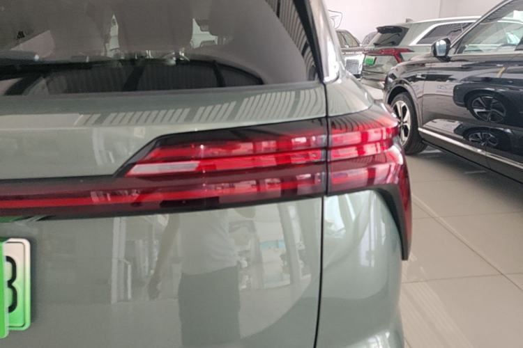 Used Wey Lanshan 2025 Four-Wheel Drive Max Right Rear Taillight