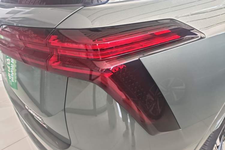 Used Wey Lanshan 2025 Four-Wheel Drive Ultra Right Rear Taillight