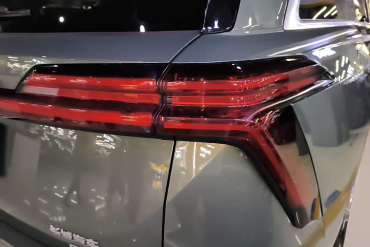 Used Wey Lanshan 2025 Four-Wheel Drive Ultra Right Rear Taillight