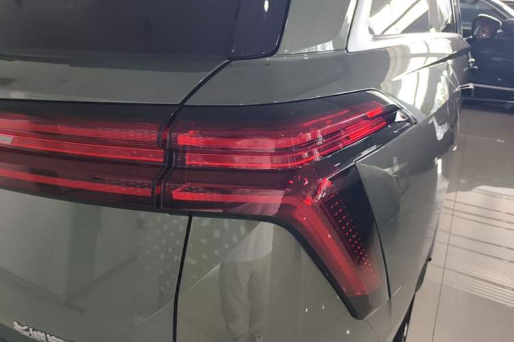 Used Wey Lanshan 2025 Four-Wheel Drive Max Right Rear Taillight