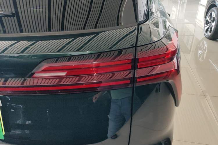 Used Wey Lanshan 2025 Four-Wheel Drive Max Right Rear Taillight