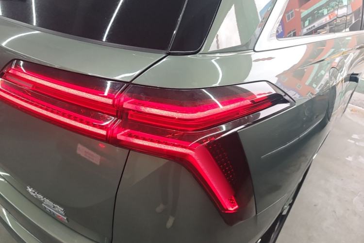 Used Wey Lanshan 2025 Four-Wheel Drive Ultra Right Rear Taillight