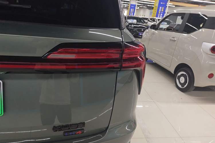 Used Wey Lanshan 2025 Four-Wheel Drive Ultra Right Rear Taillight