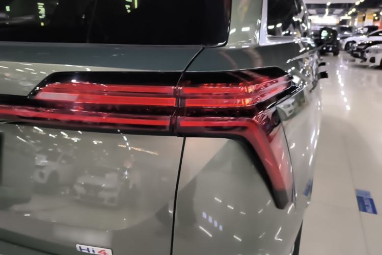 Used Wey Lanshan 2025 Four-Wheel Drive Max Right Rear Taillight