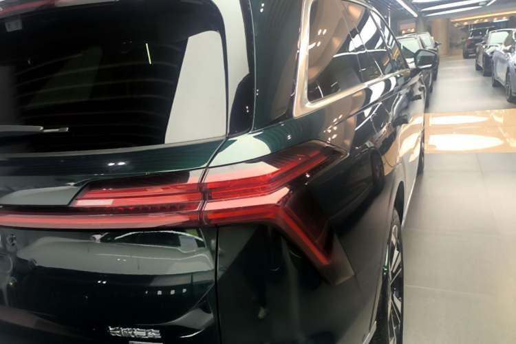 Used Wey Lanshan 2025 Four-Wheel Drive Max Right Rear Taillight
