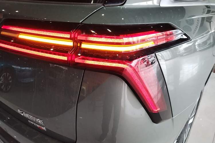Used Wey Lanshan 2025 Four-Wheel Drive Ultra Right Rear Taillight