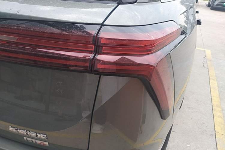 Used Wey Lanshan 2025 Four-Wheel Drive Max Right Rear Taillight