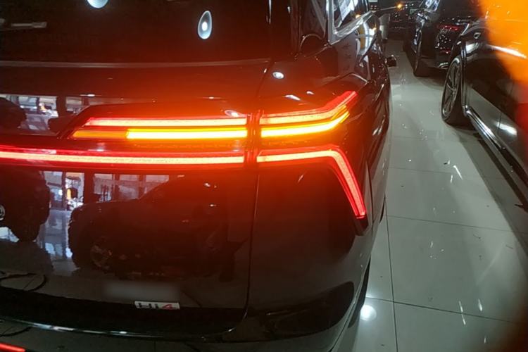 Used Wey Lanshan 2025 Four-Wheel Drive Max Right Rear Taillight