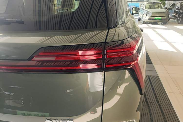 Used Wey Lanshan 2025 Four-Wheel Drive Ultra Right Rear Taillight