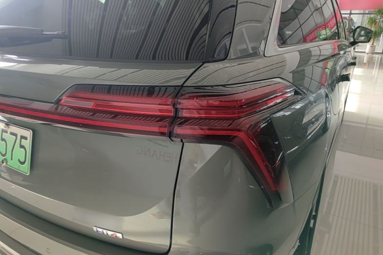 Used Wey Lanshan 2025 Four-Wheel Drive Max Right Rear Taillight