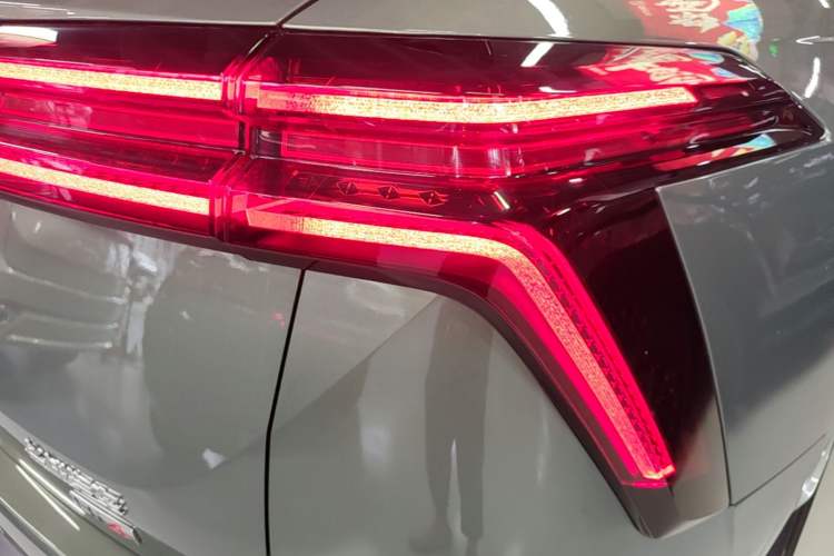 Used Wey Lanshan 2025 Four-Wheel Drive Ultra Right Rear Taillight