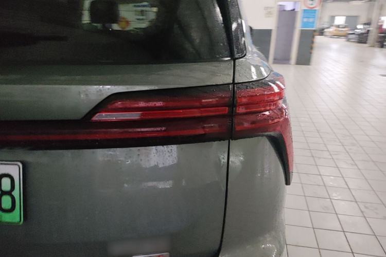 Used Wey Lanshan 2025 Four-Wheel Drive Max Right Rear Taillight