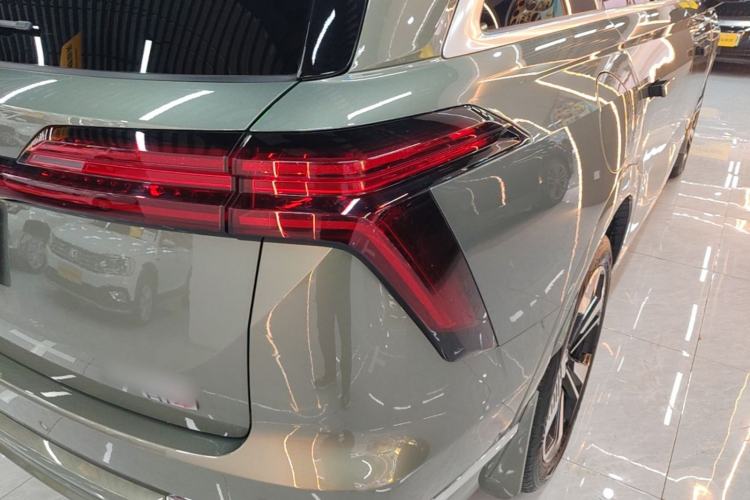 Used Wey Lanshan 2025 Four-Wheel Drive Ultra Right Rear Taillight