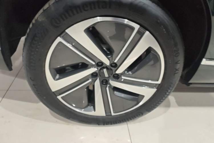 Used Wey Lanshan 2025 Four-Wheel Drive Max Right Rear Wheel Hub