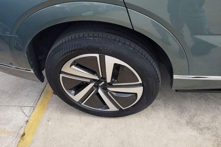 Used Wey Lanshan 2025 Four-Wheel Drive Ultra Right Rear Wheel Hub