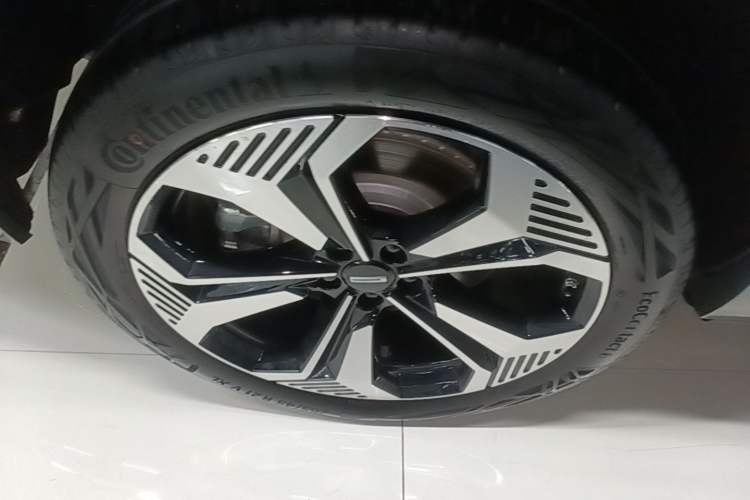 Used Wey Lanshan 2025 Four-Wheel Drive Ultra Right Rear Wheel Hub