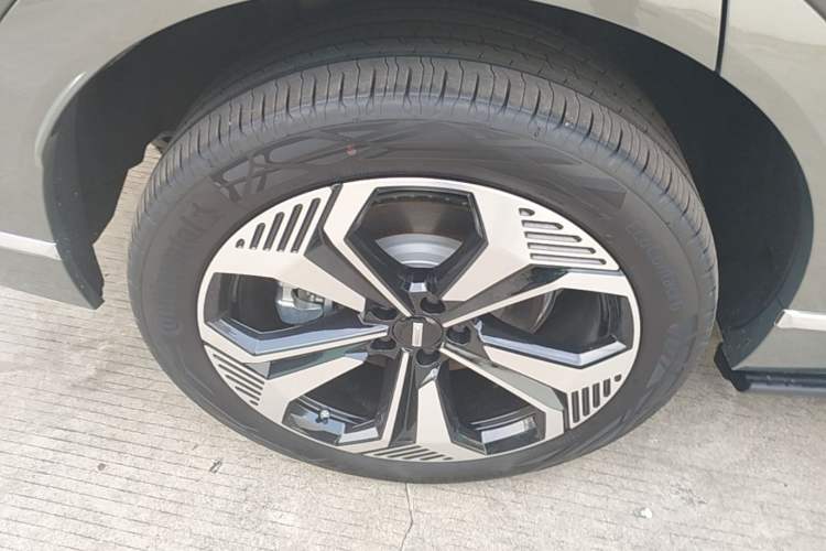 Used Wey Lanshan 2025 Four-Wheel Drive Ultra Right Rear Wheel Hub