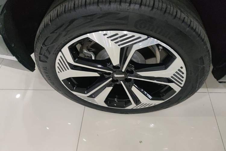 Used Wey Lanshan 2025 Four-Wheel Drive Max Right Rear Wheel Hub