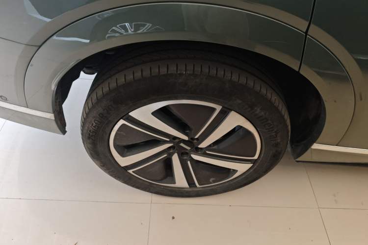 Used Wey Lanshan 2025 Four-Wheel Drive Ultra Right Rear Wheel Hub