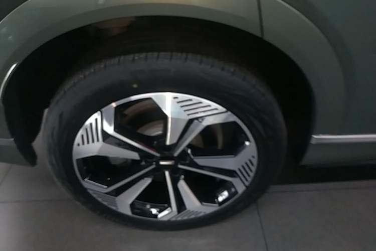Used Wey Lanshan 2025 Four-Wheel Drive Max Right Rear Wheel Hub