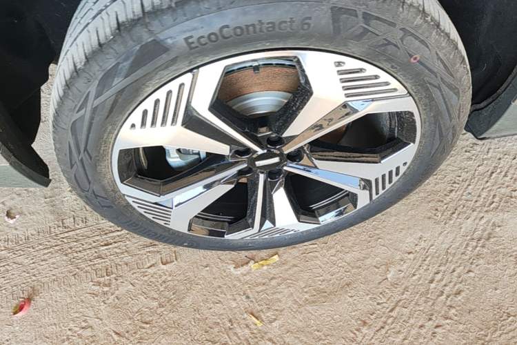 Used Wey Lanshan 2025 Four-Wheel Drive Ultra Right Rear Wheel Hub
