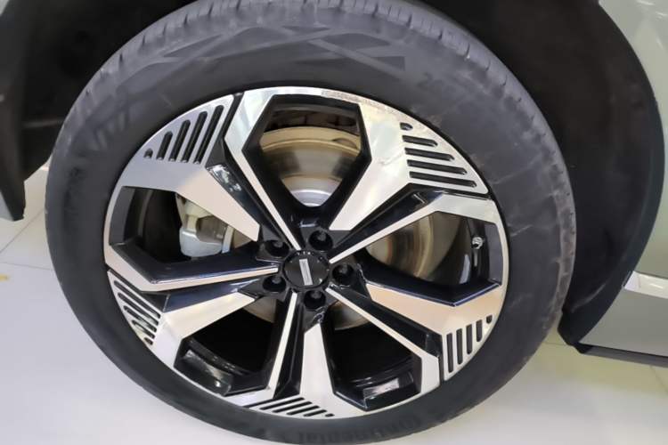 Used Wey Lanshan 2025 Four-Wheel Drive Ultra Right Rear Wheel Hub