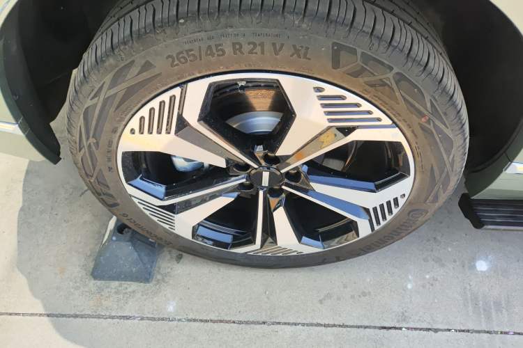 Used Wey Lanshan 2025 Four-Wheel Drive Ultra Right Rear Wheel Hub