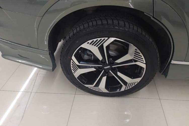 Used Wey Lanshan 2025 Four-Wheel Drive Ultra Right Rear Wheel Hub