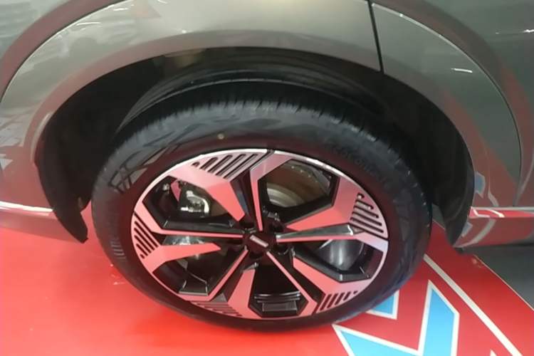 Used Wey Lanshan 2025 Four-Wheel Drive Ultra Right Rear Wheel Hub