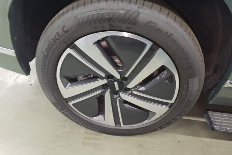 Used Wey Lanshan 2025 Four-Wheel Drive Ultra Right Rear Wheel Hub