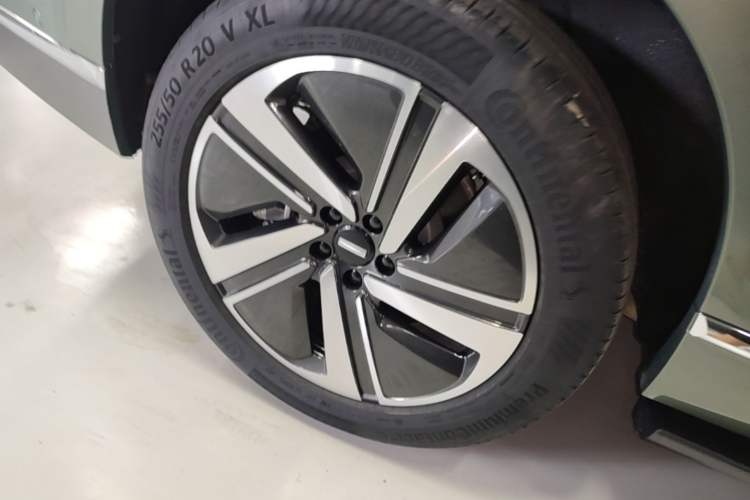 Used Wey Lanshan 2025 Four-Wheel Drive Ultra Right Rear Wheel Hub